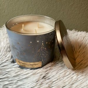 Bath and body works candle - The Perfect Christmas